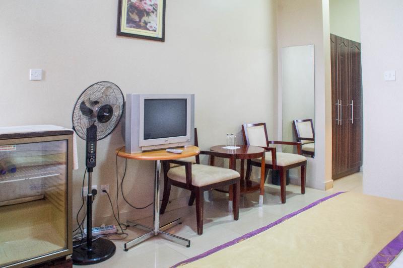 Lake View Resort Hotel Mbarara Экстерьер фото