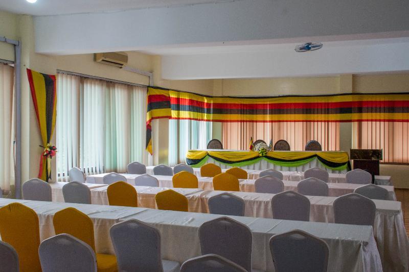 Lake View Resort Hotel Mbarara Экстерьер фото