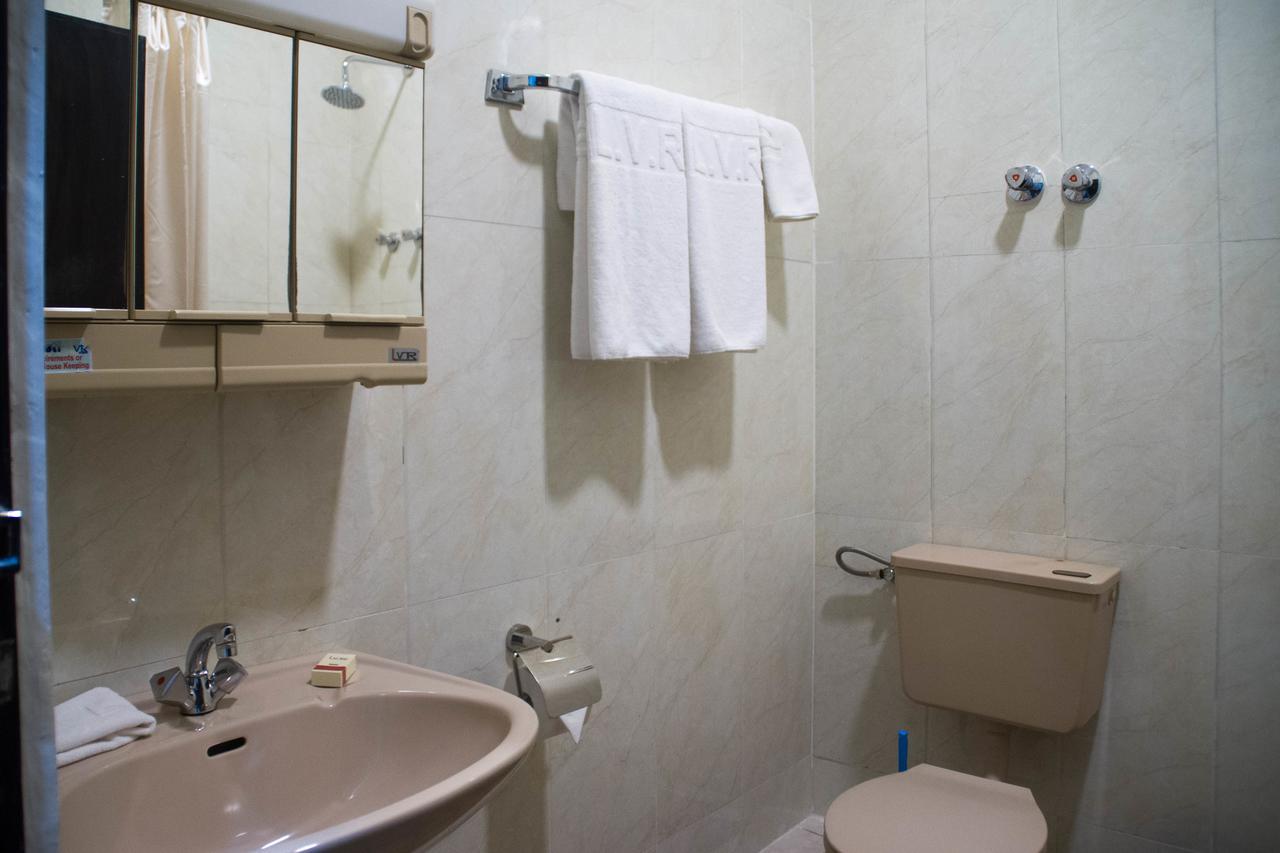 Lake View Resort Hotel Mbarara Экстерьер фото