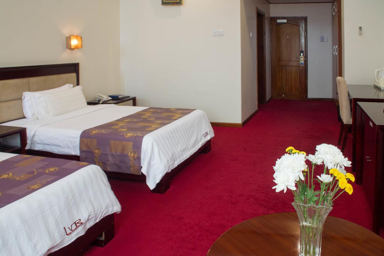 Lake View Resort Hotel Mbarara Экстерьер фото
