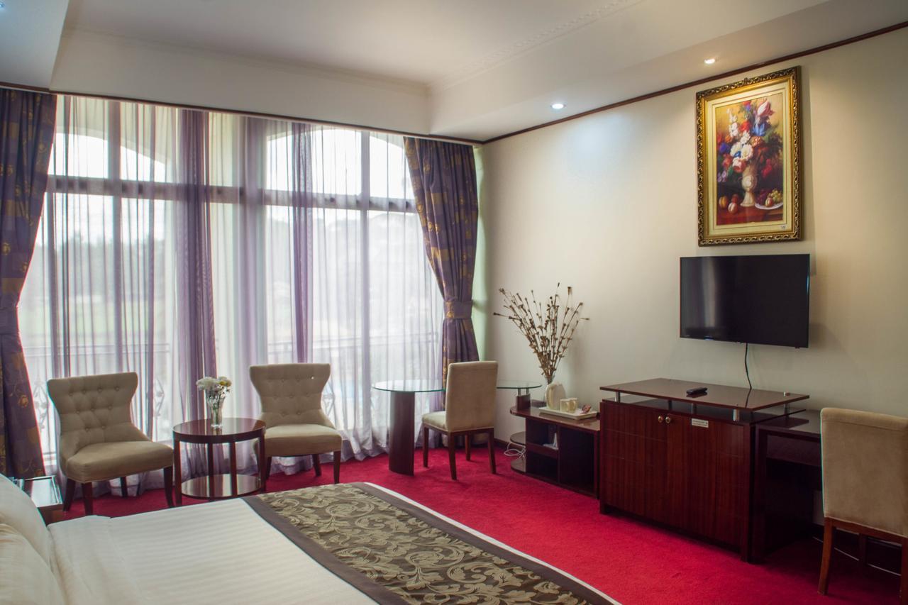 Lake View Resort Hotel Mbarara Экстерьер фото