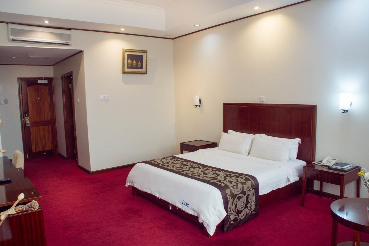 Lake View Resort Hotel Mbarara Экстерьер фото